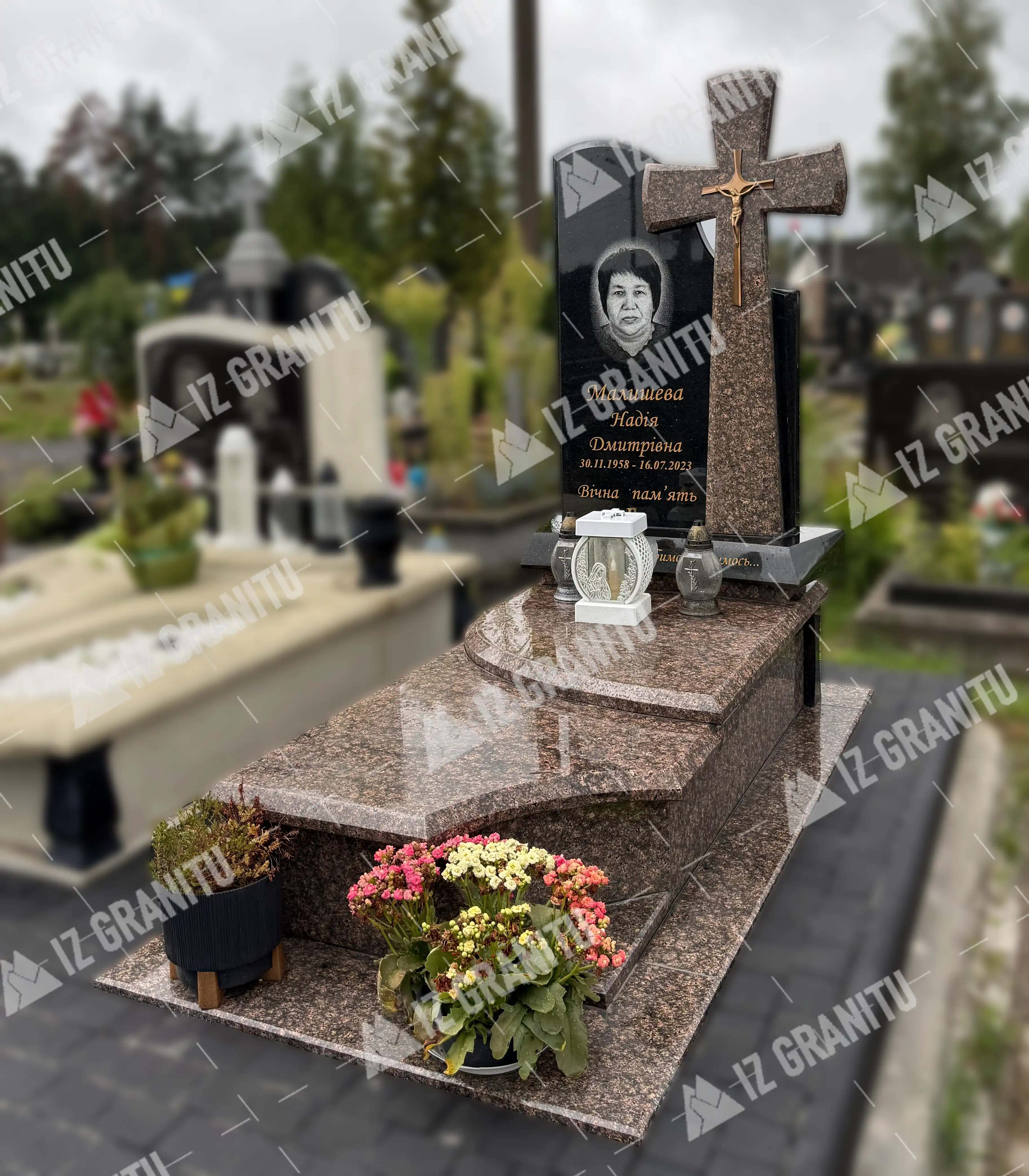 Одинарний пам'ятник 18